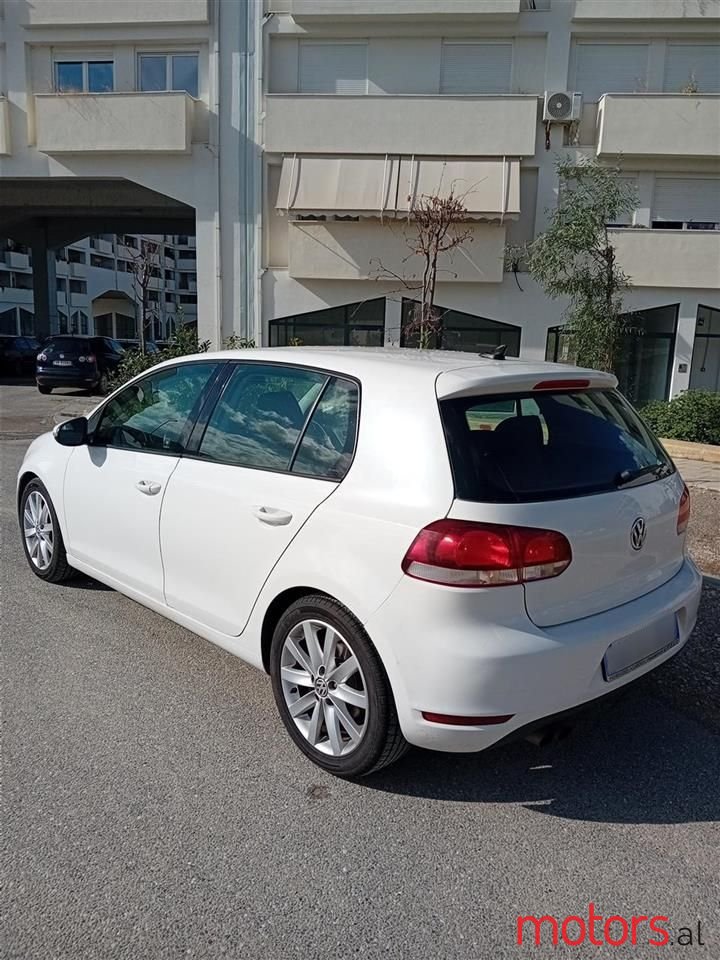 2011' Volkswagen Golf photo #2