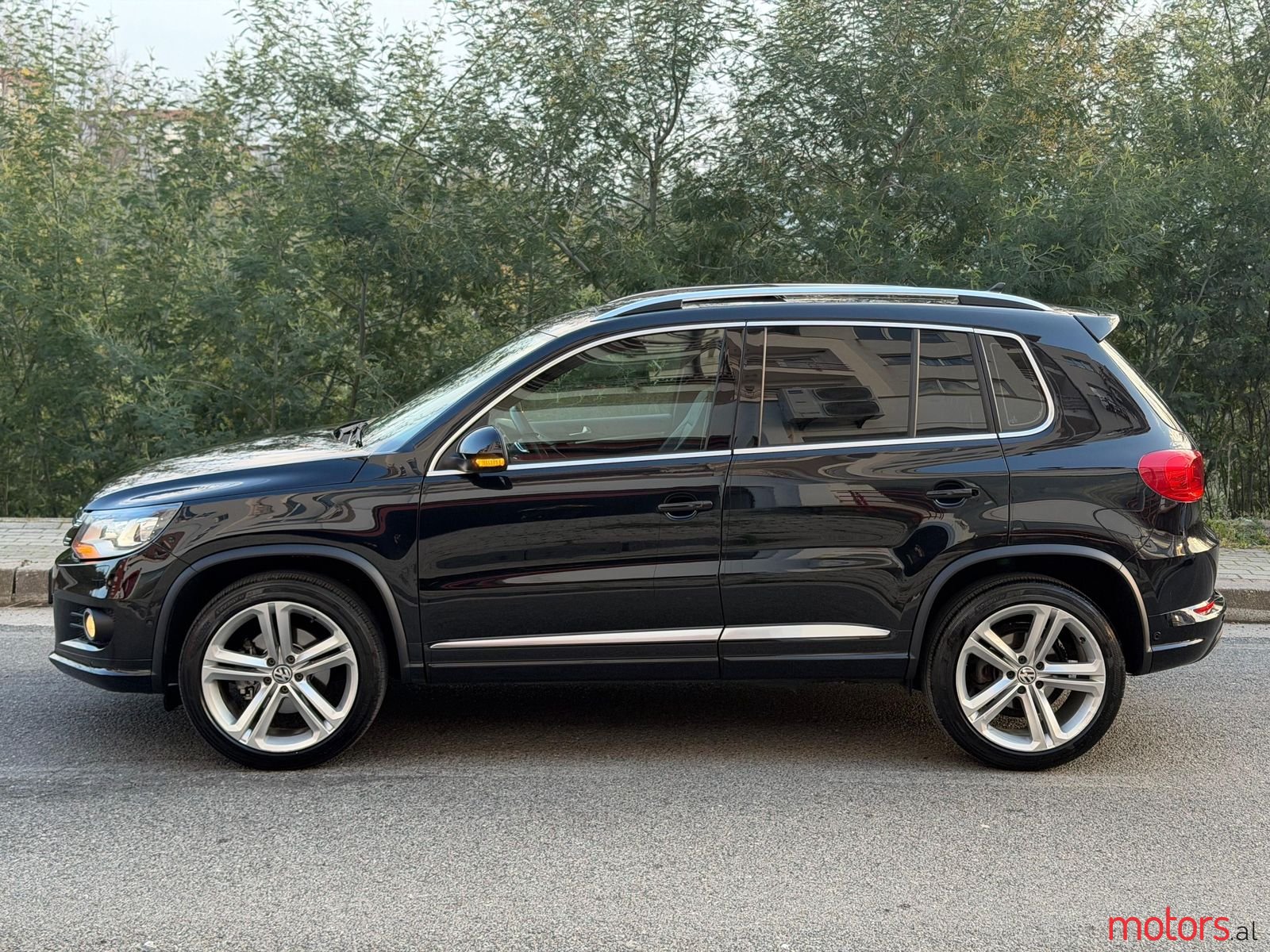 2014' Volkswagen Tiguan photo #3