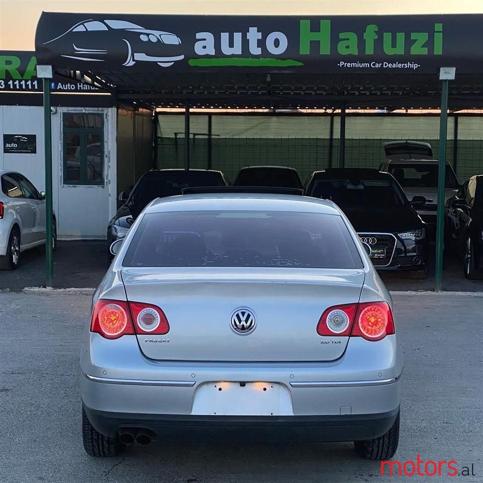 2010' Volkswagen Passat photo #2