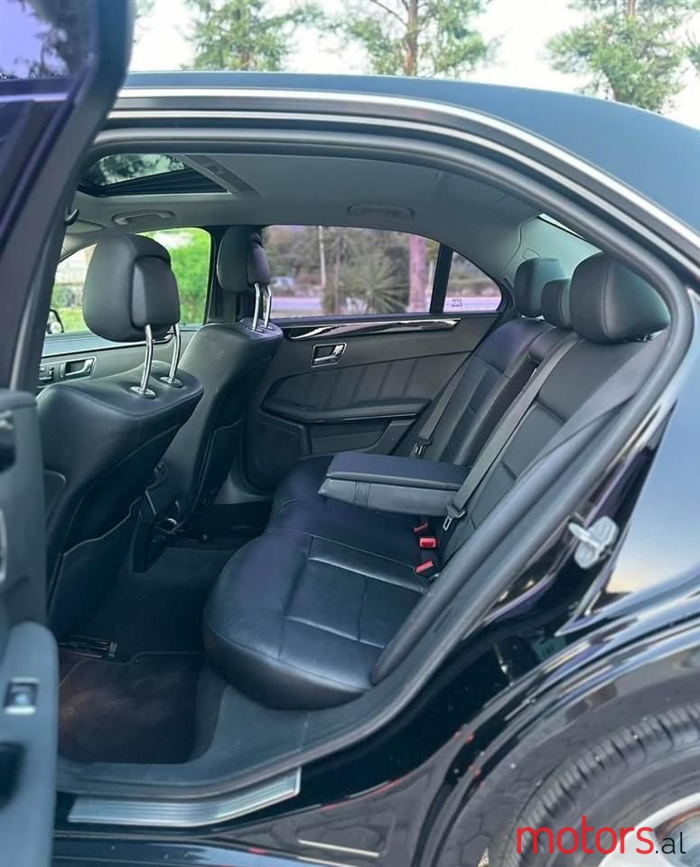 2012' Mercedes-Benz E 220 photo #6