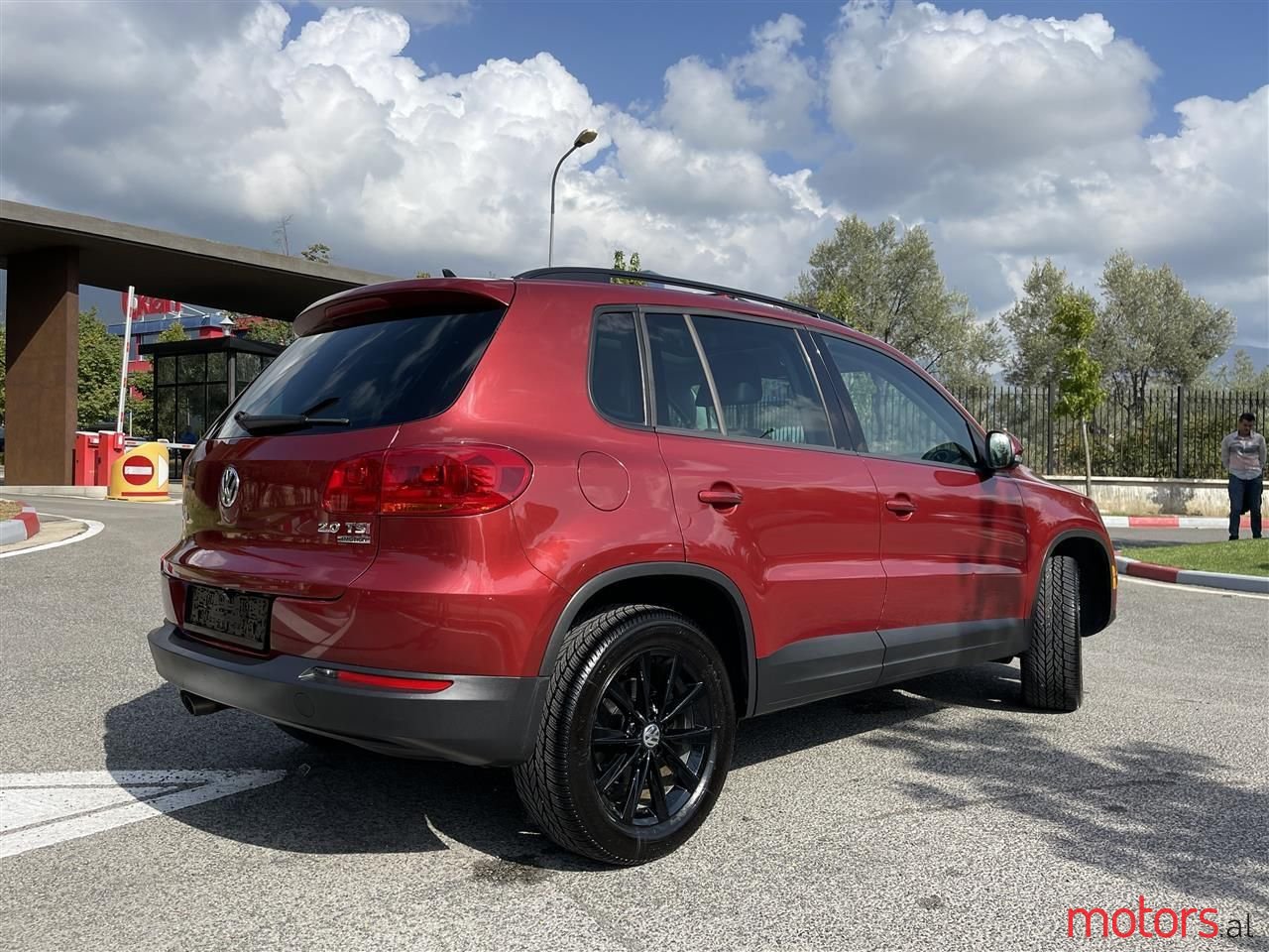 2014' Volkswagen Tiguan photo #5