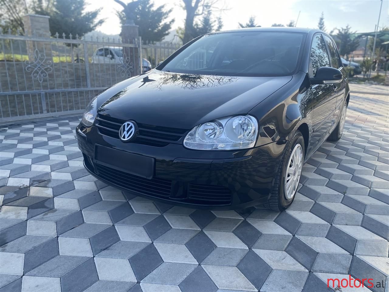 2005' Volkswagen Golf photo #1