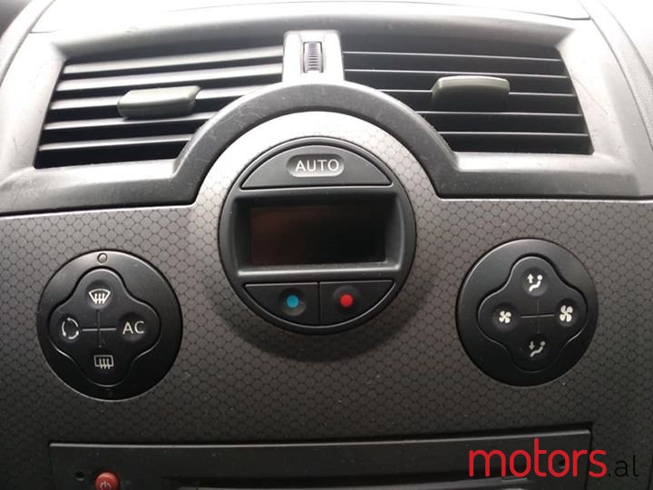 2005' Renault Megane photo #6