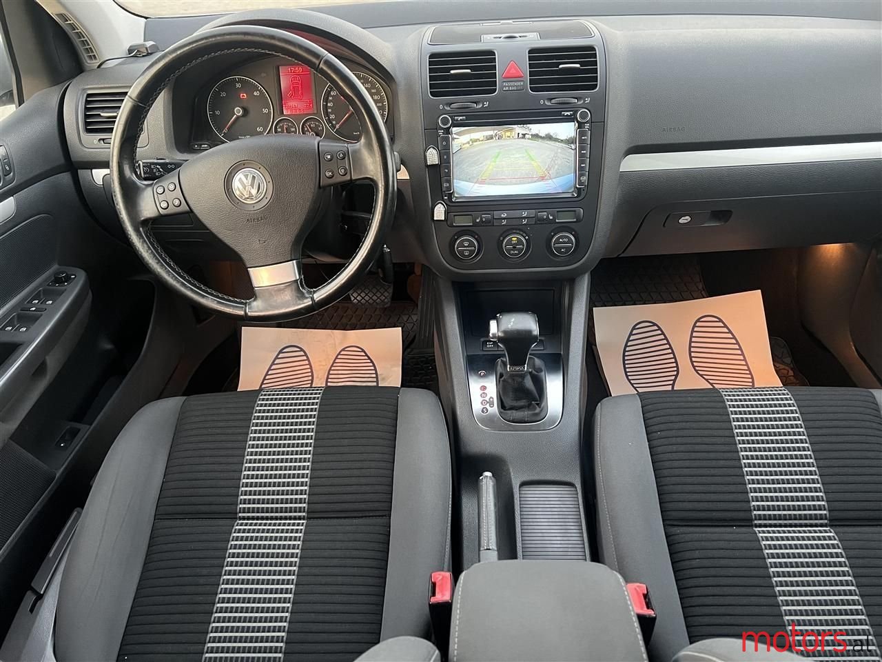 2008' Volkswagen Golf photo #6