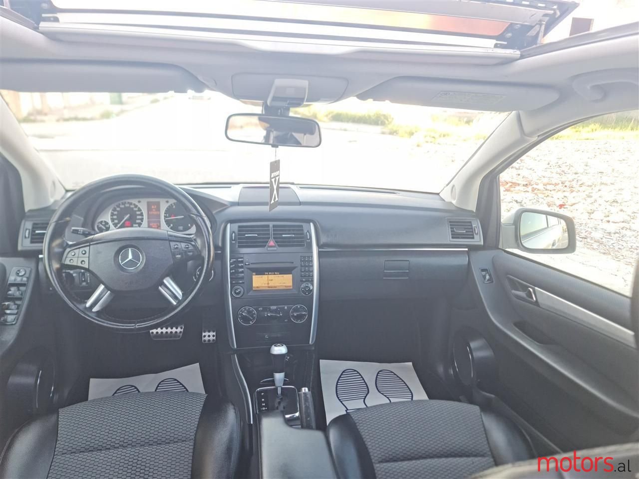 2009' Mercedes-Benz B 180 photo #2