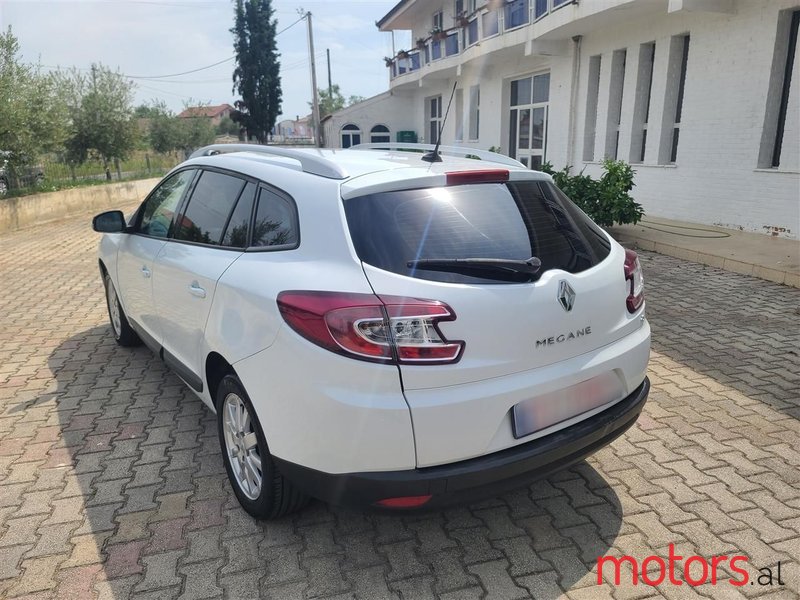 2012' Renault Megane photo #3
