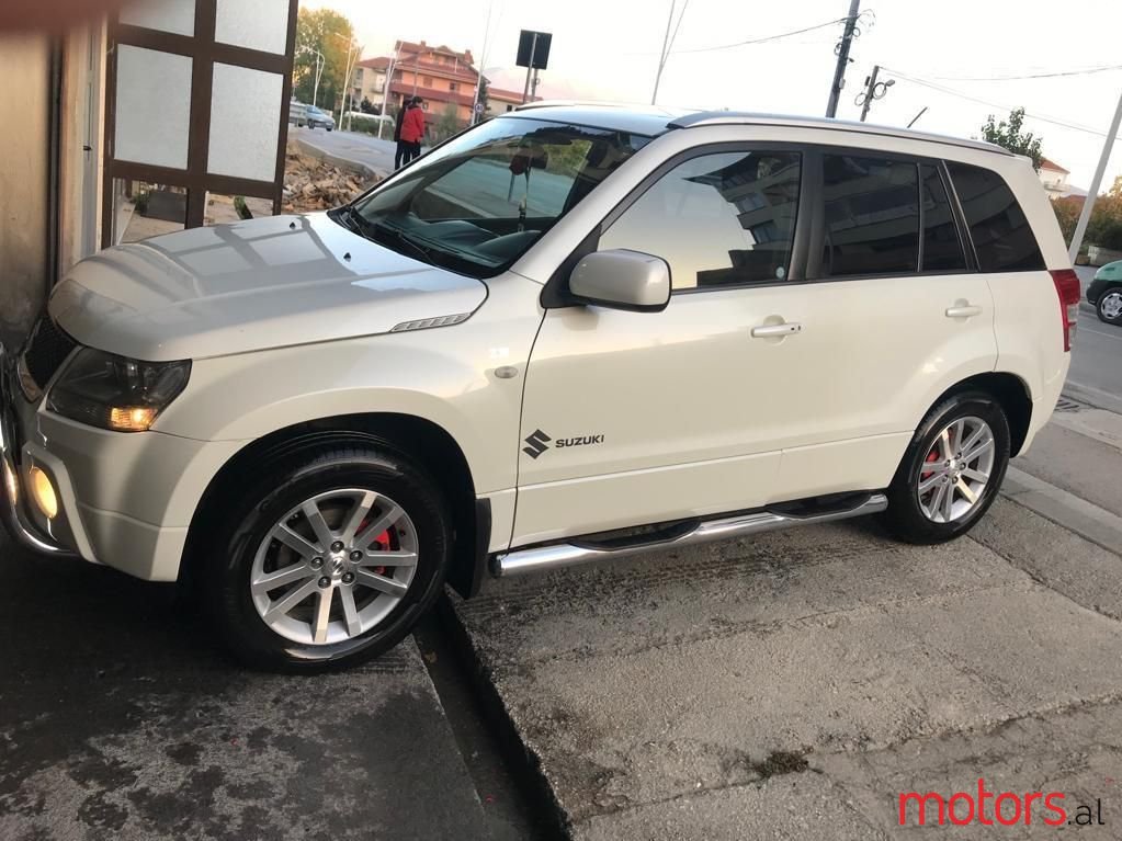 2009' Suzuki Grand Vitara photo #2