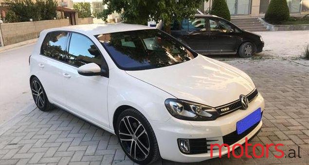 2009' Volkswagen Golf photo #2