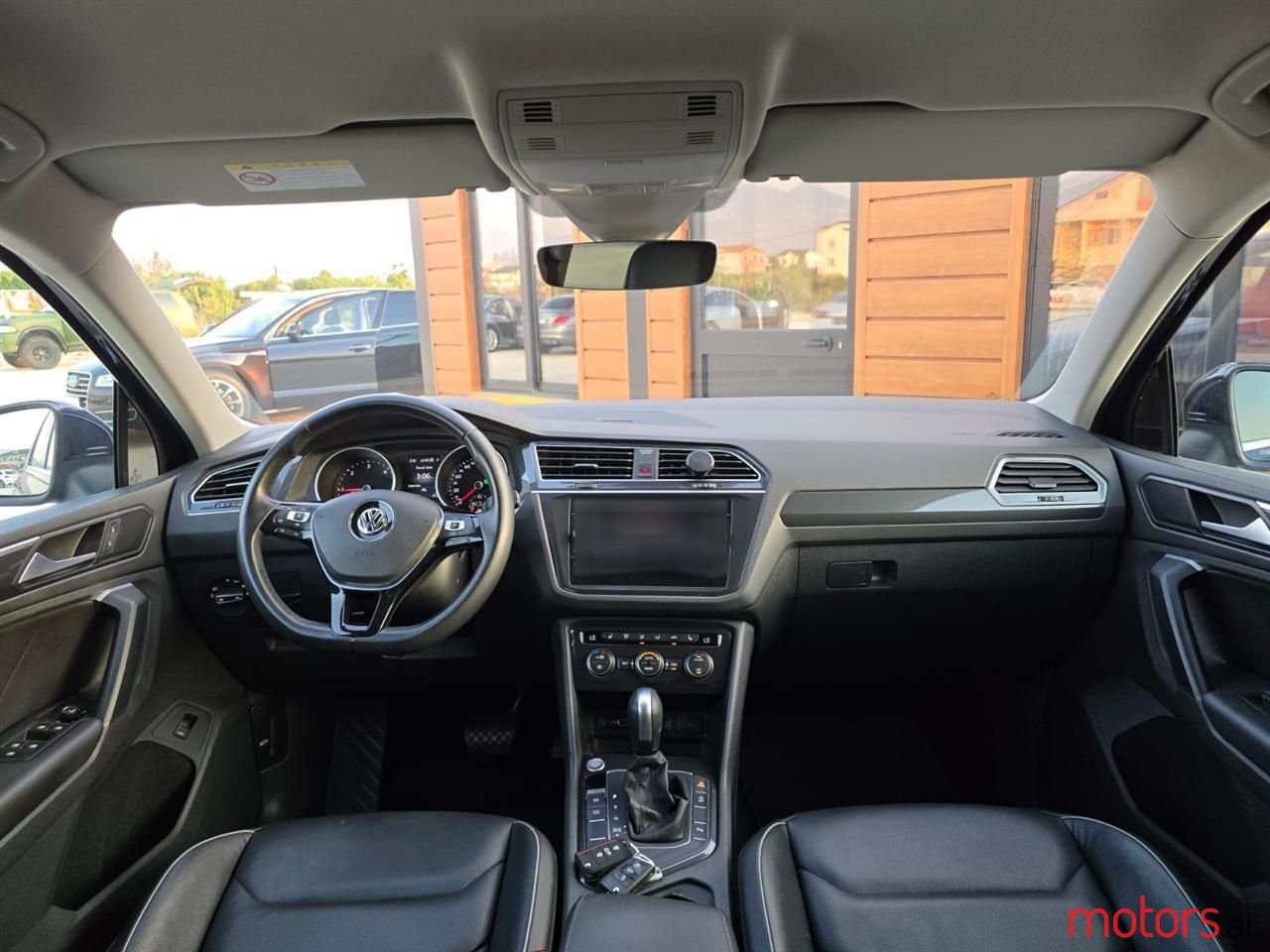 2019' Volkswagen Tiguan photo #5