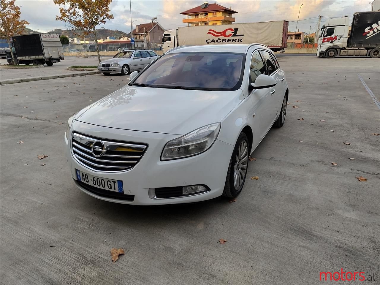 2011' Opel Insignia photo #1