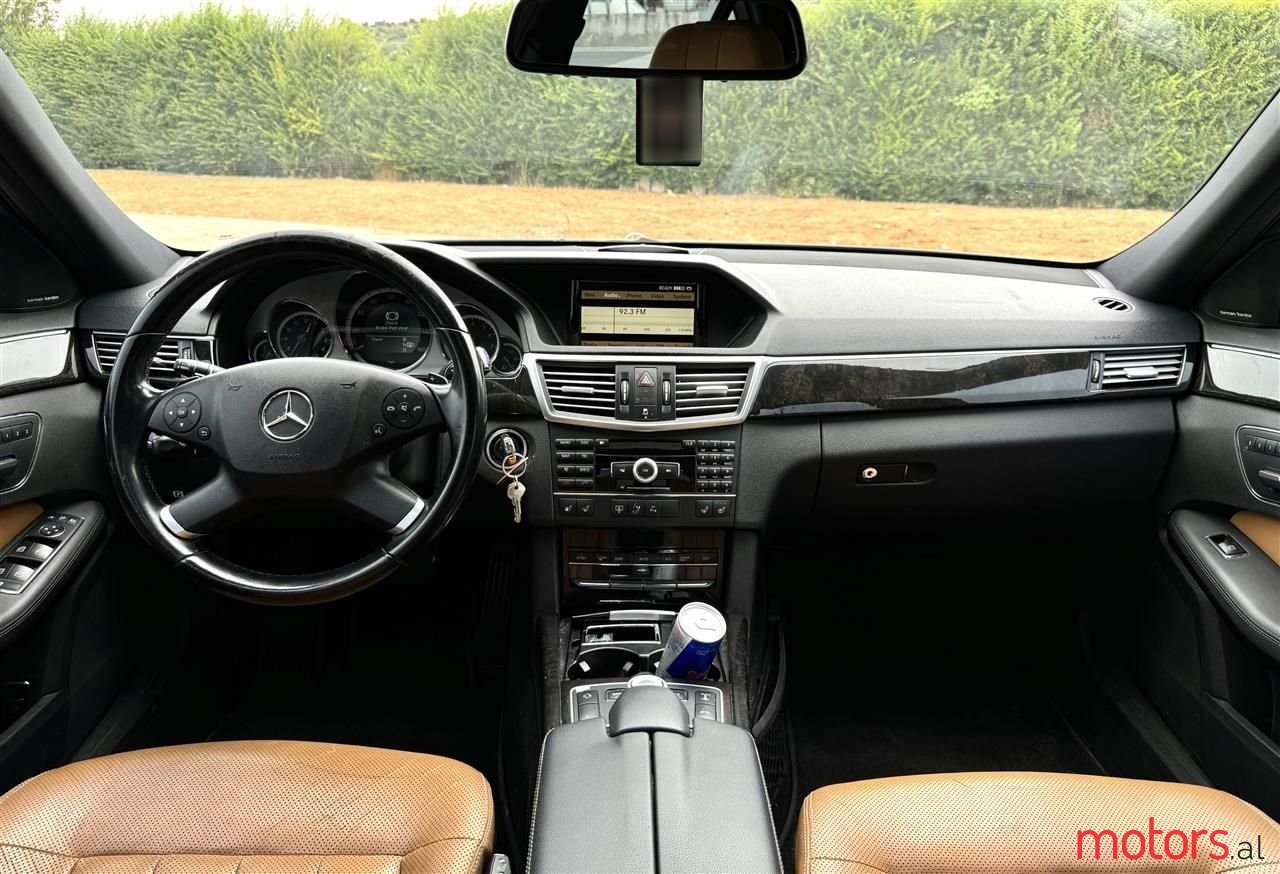 2011' Mercedes-Benz E 55 AMG photo #3