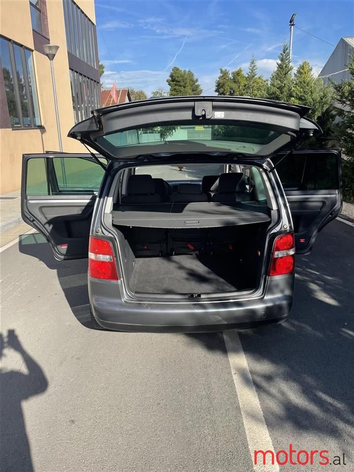 2006' Volkswagen Touran photo #5