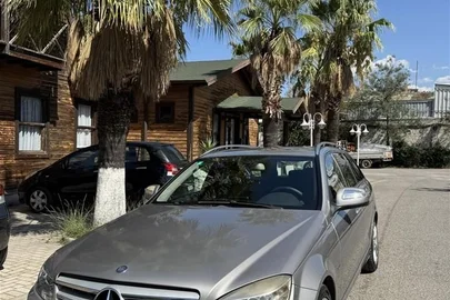 2008' Mercedes-Benz 220