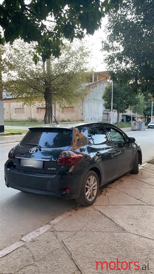 2011' Toyota Auris photo #3