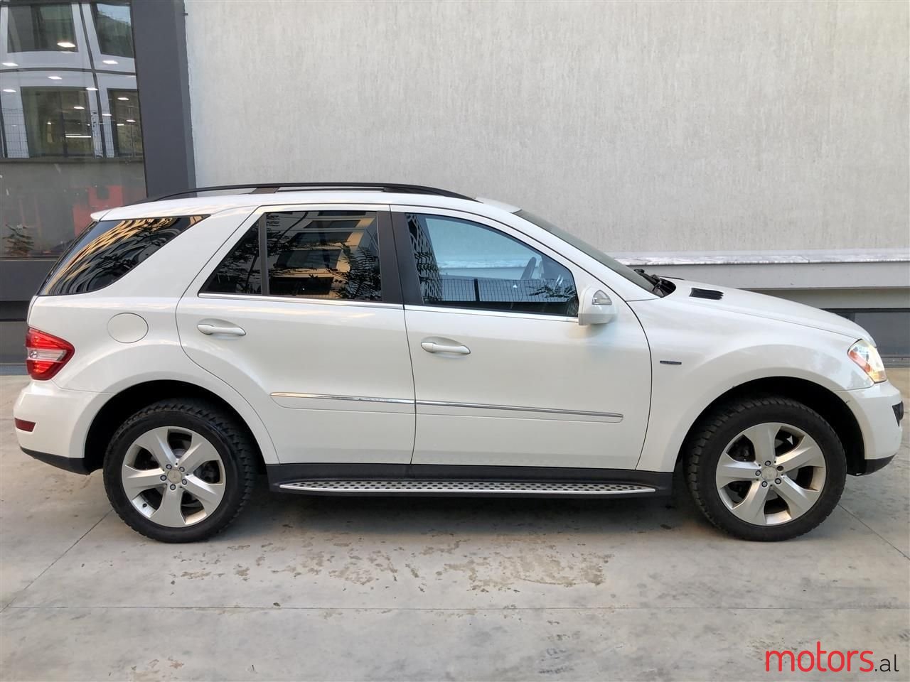 2010' Mercedes-Benz ML 350 photo #2