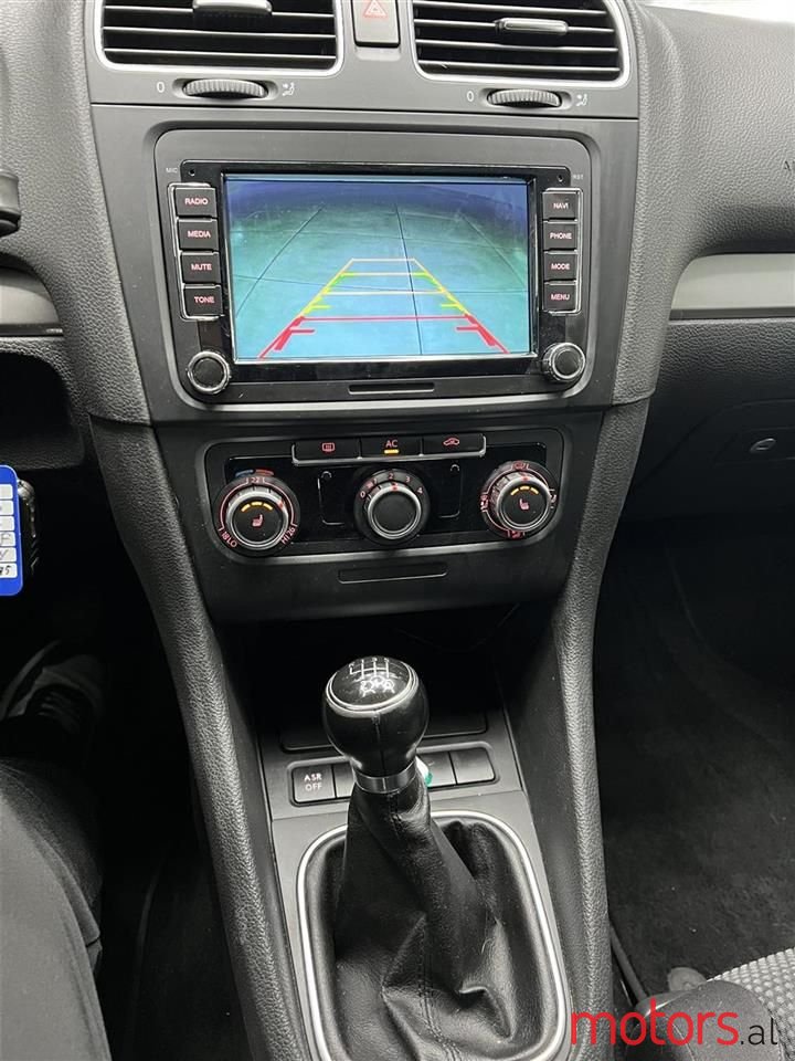 2010' Volkswagen Golf photo #2