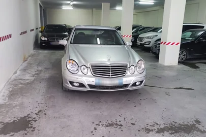 2004' Mercedes-Benz 220E