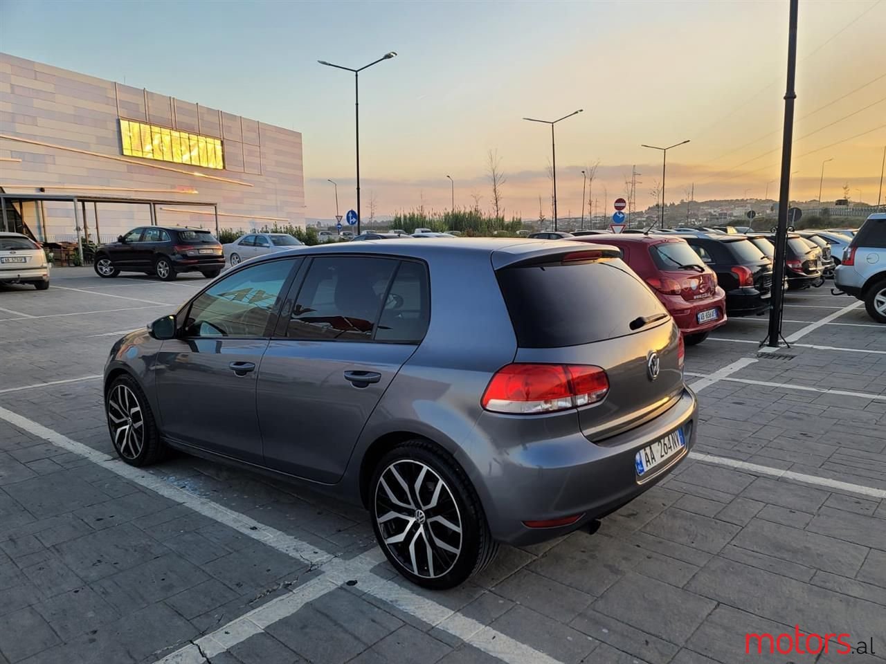 2011' Volkswagen Golf photo #4