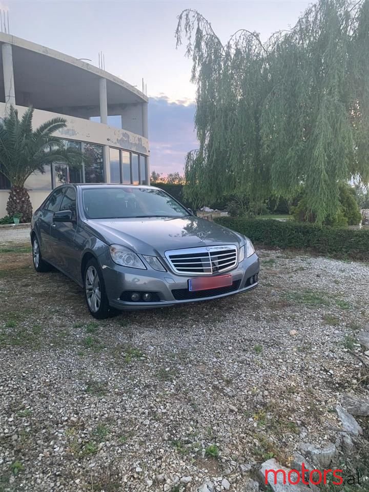 2011' Mercedes-Benz E 220 photo #5