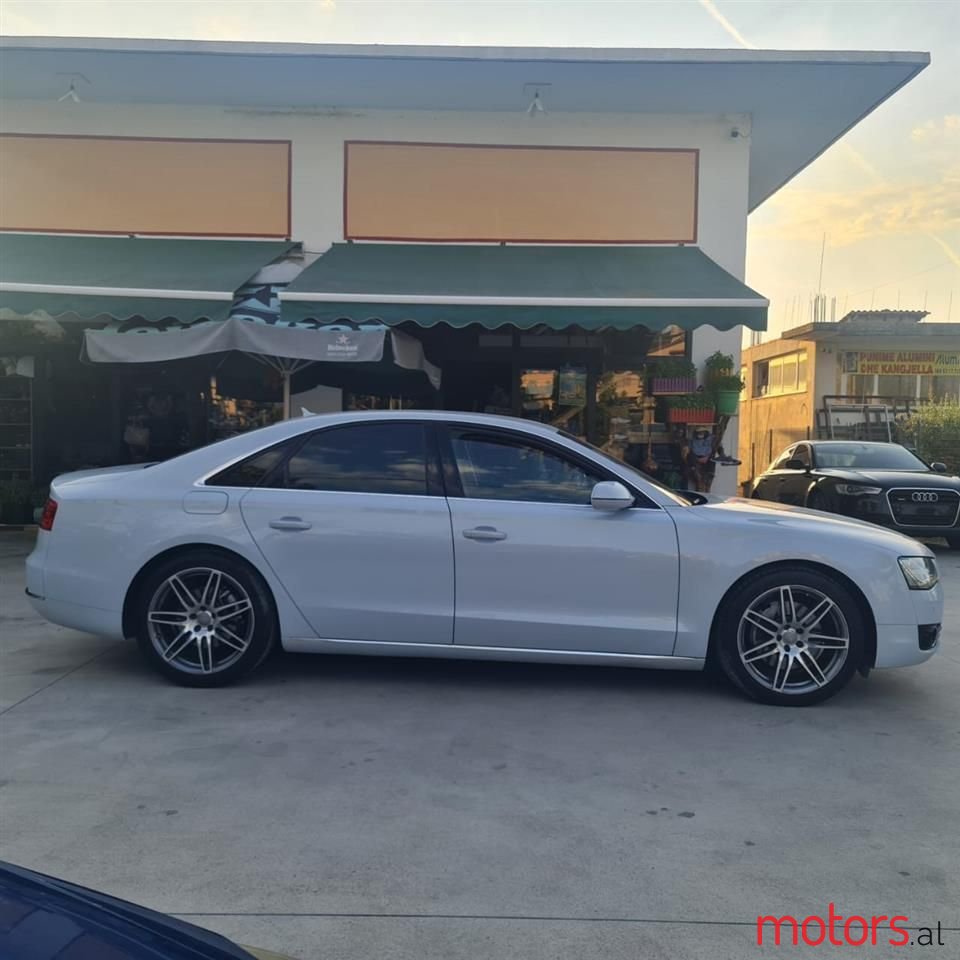 2012' Audi A8 photo #5