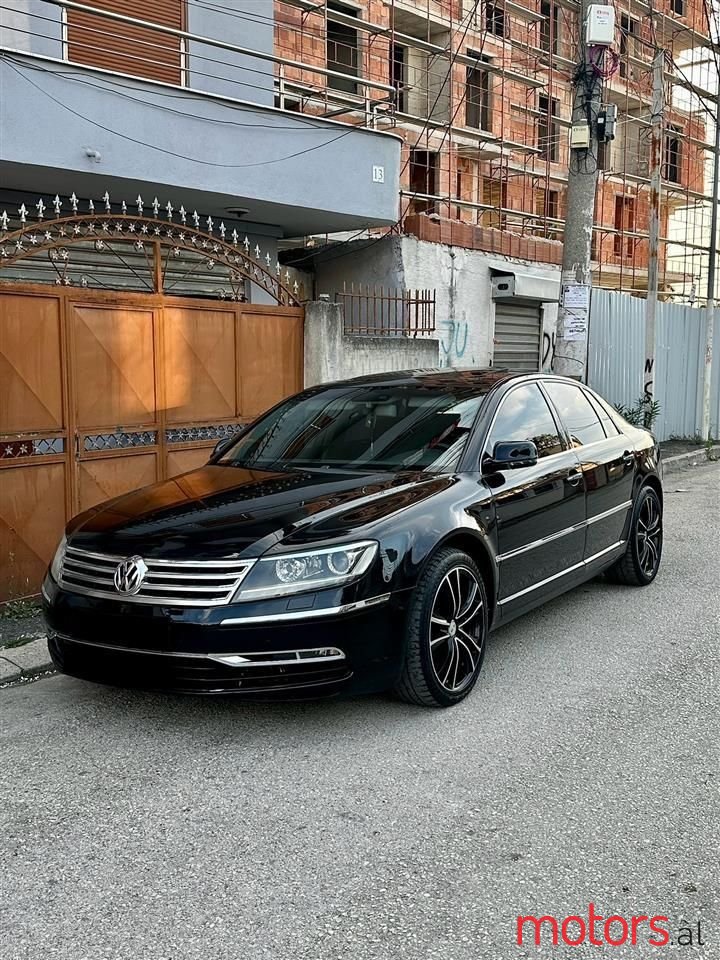 2012' Volkswagen Phaeton photo #3