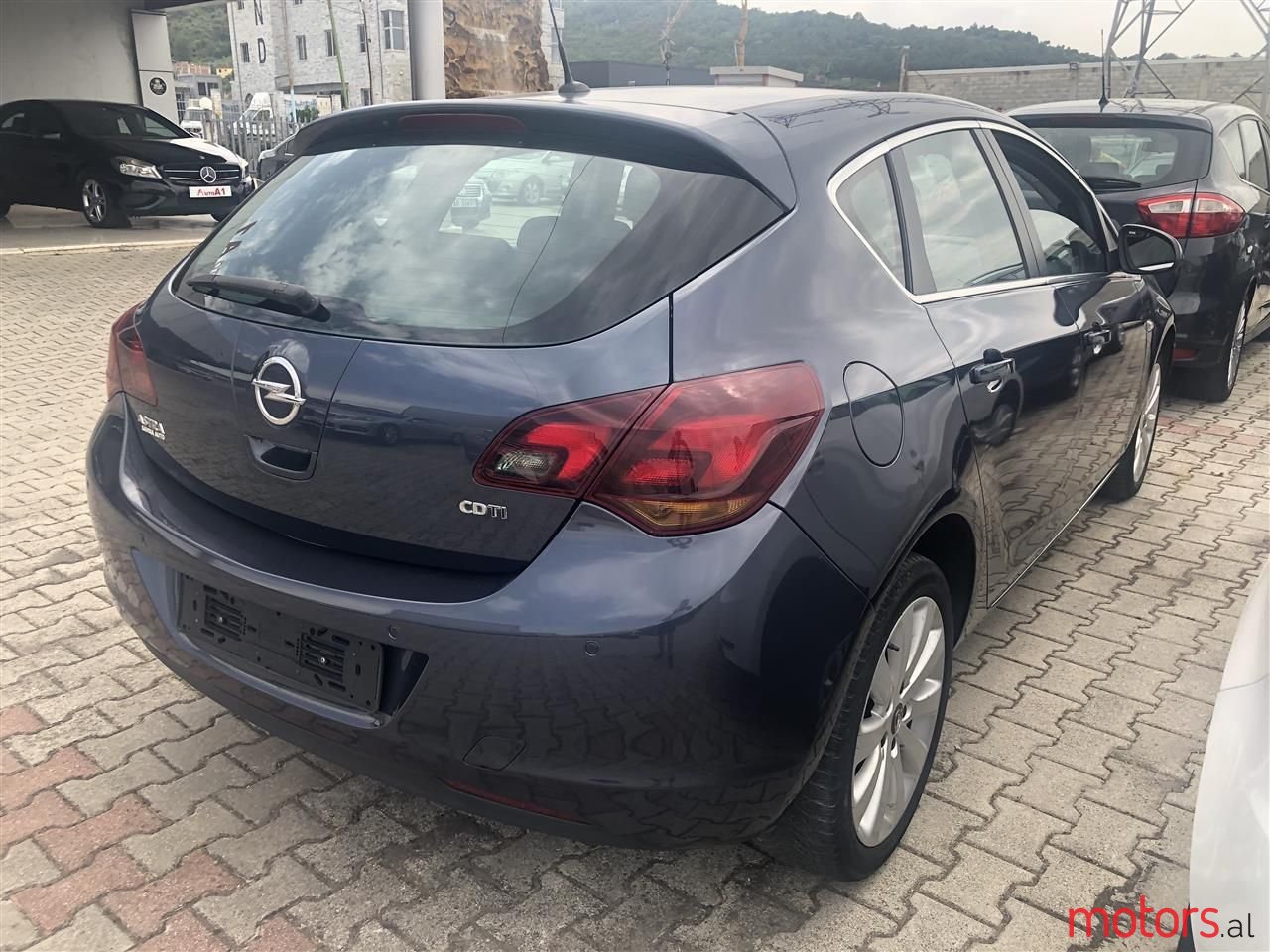 2010' Opel Astra photo #5