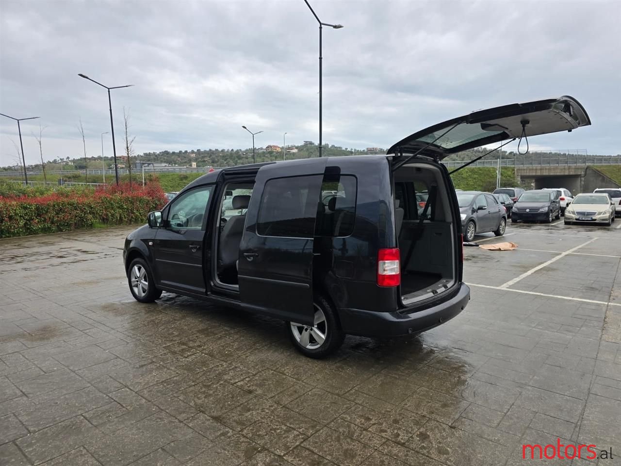 2010' Volkswagen Caddy photo #4