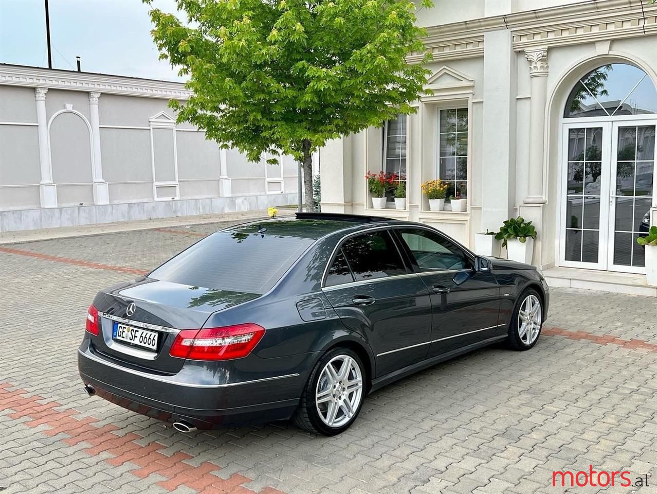 2009' Mercedes-Benz E 350 photo #6