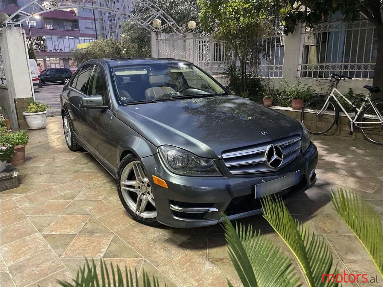 2012' Mercedes-Benz C 300 photo #1