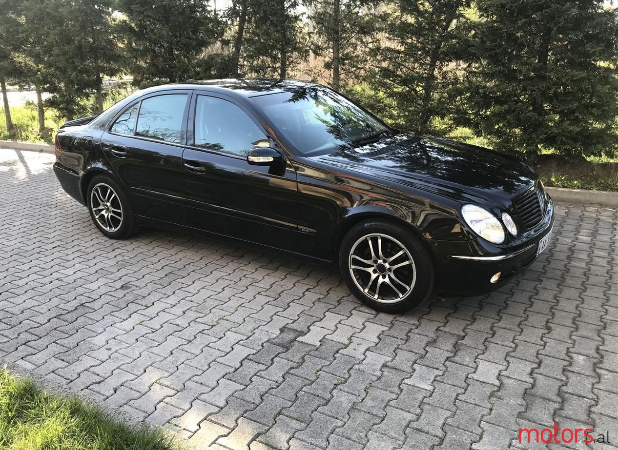 2004' Mercedes-Benz E 220 photo #1