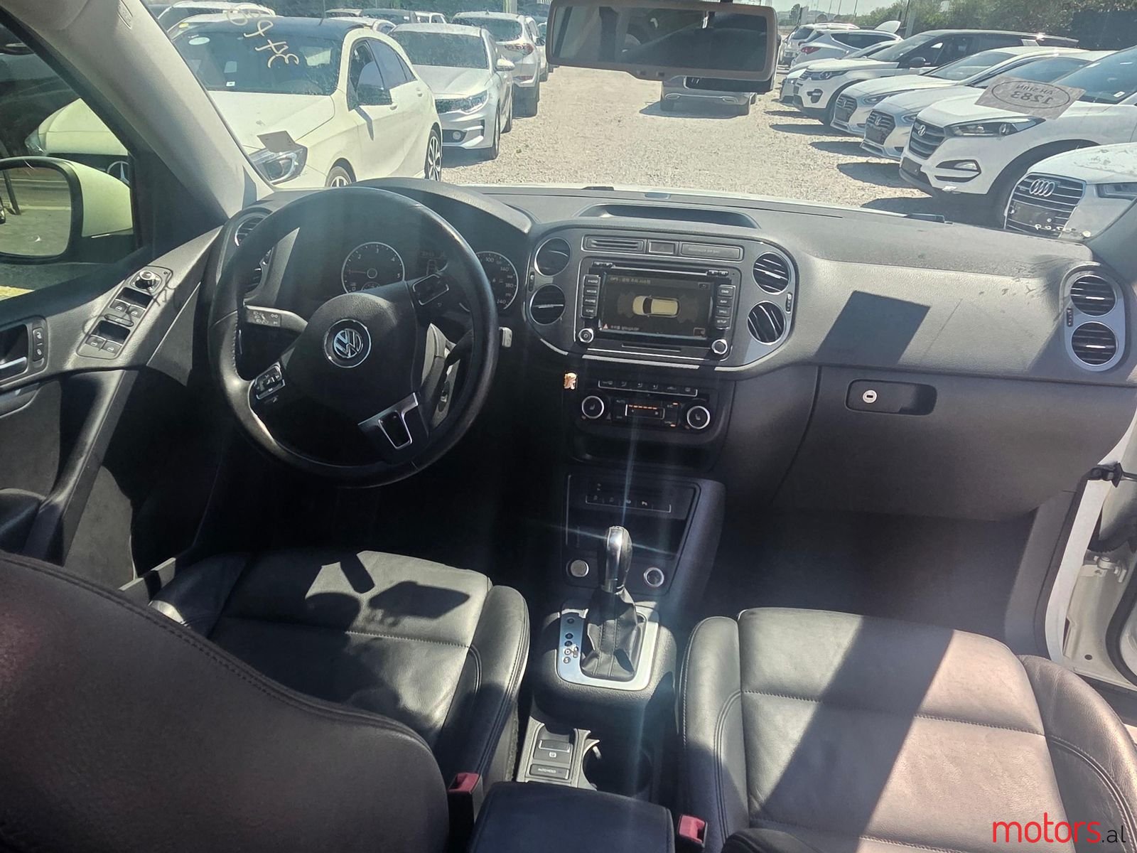 2015' Volkswagen Tiguan photo #5