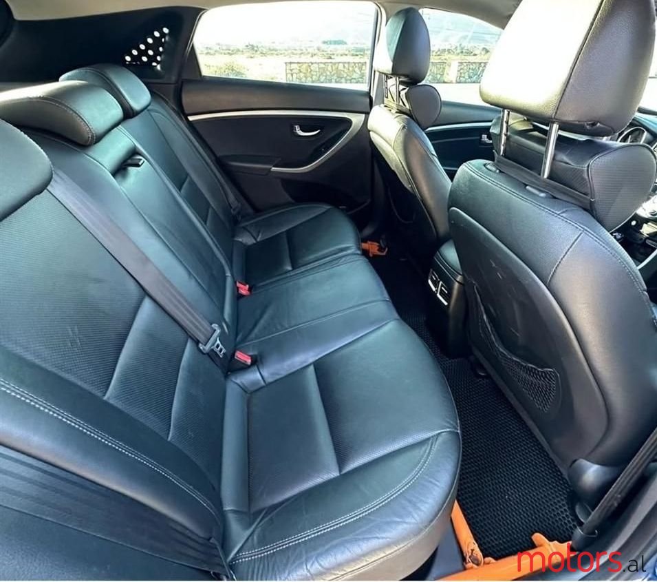 2012' Hyundai i30 photo #5