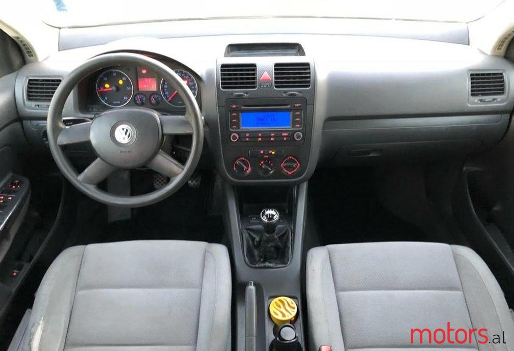 2004' Volkswagen Golf photo #5