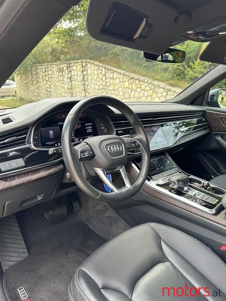 2019' Audi Q8 photo #4