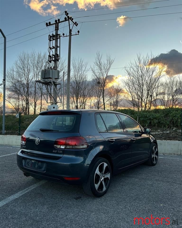 2009' Volkswagen Golf photo #2