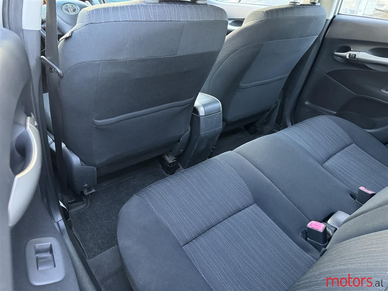 2008' Toyota Auris photo #3