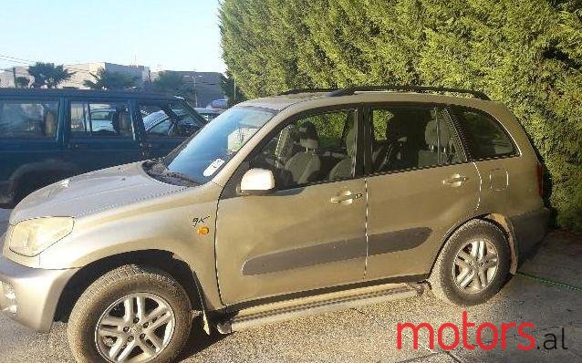 2004' Toyota RAV4 photo #2