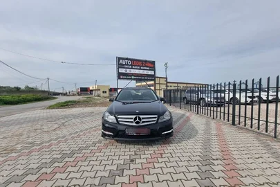 2013' Mercedes-Benz 220