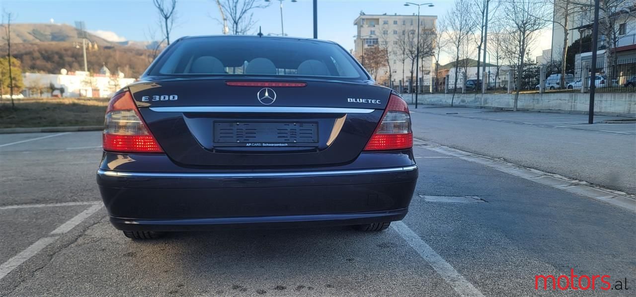 2009' Mercedes-Benz E 300 photo #5