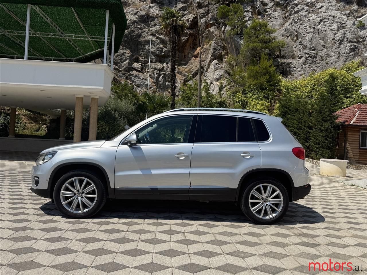 2012' Volkswagen Tiguan photo #3