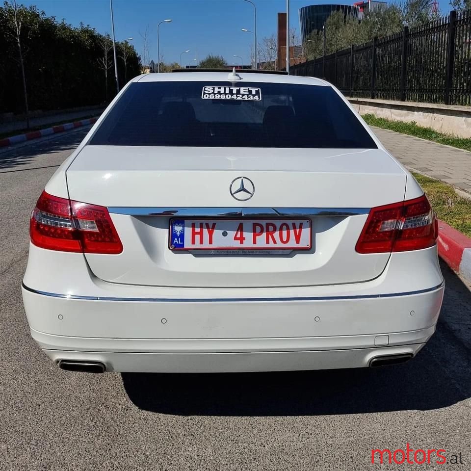 2012' Mercedes-Benz E 220 photo #6