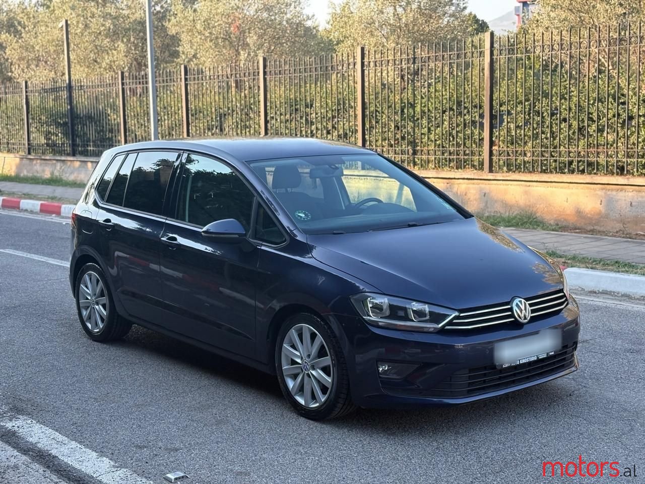 2015' Volkswagen Golf Plus photo #1