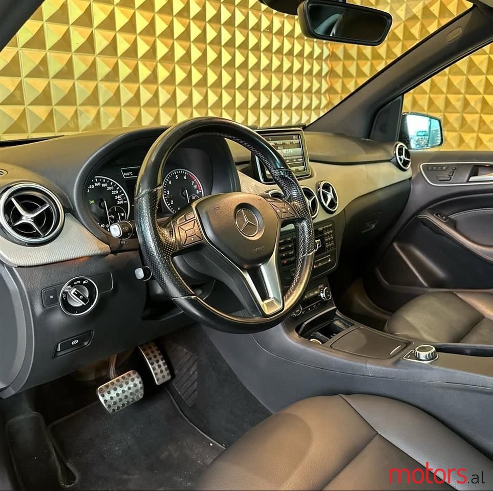 2014' Mercedes-Benz B 250 photo #3