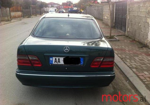 2001' Mercedes-Benz E-Class photo #1