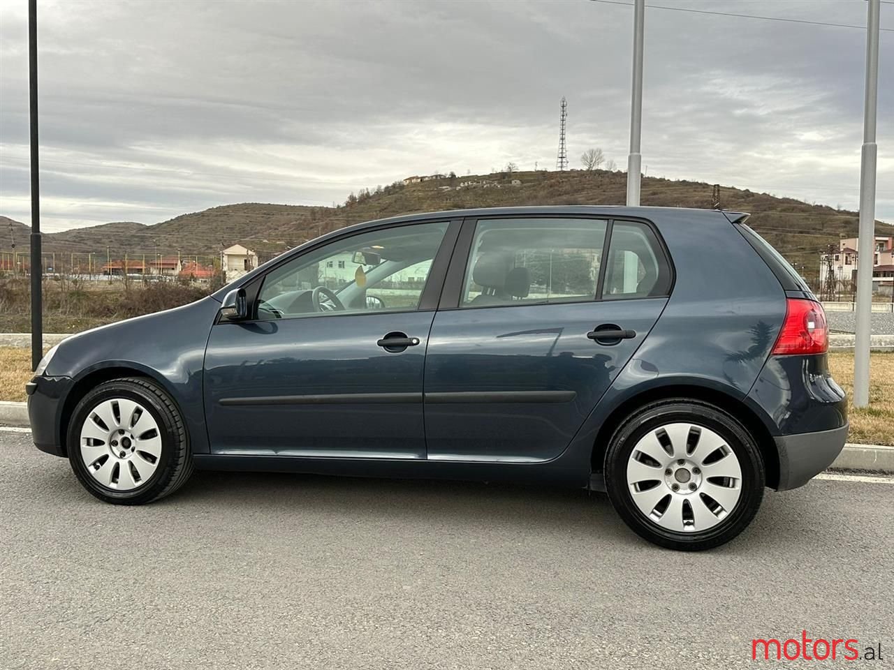 2004' Volkswagen Golf photo #1