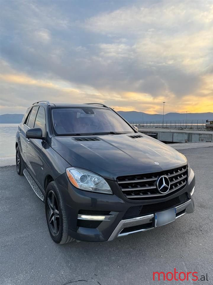 2012' Mercedes-Benz 350 photo #6