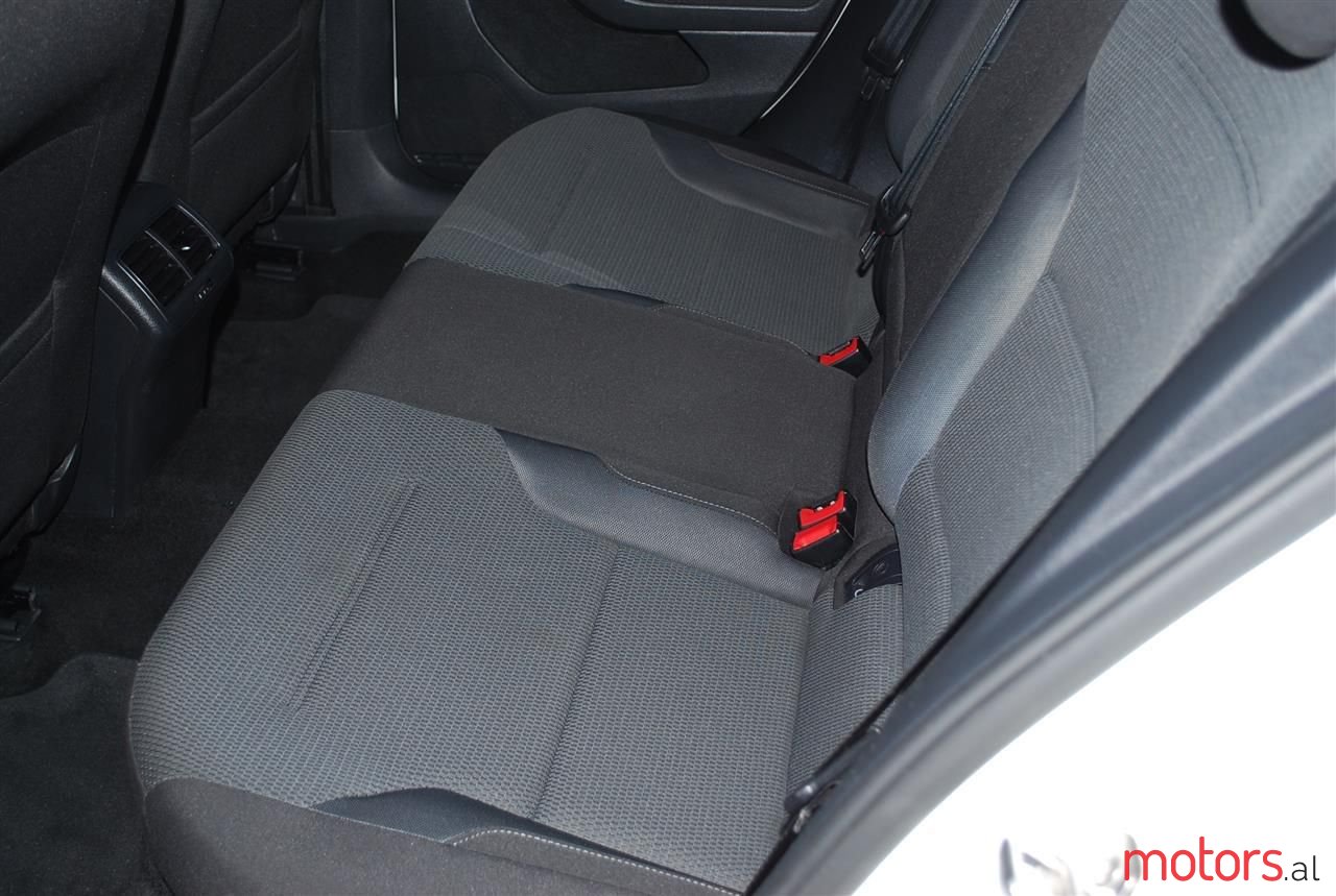 2014' Volkswagen Golf photo #3