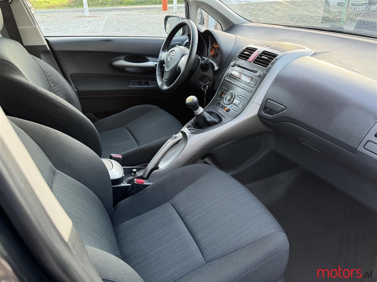 2008' Toyota Auris photo #2