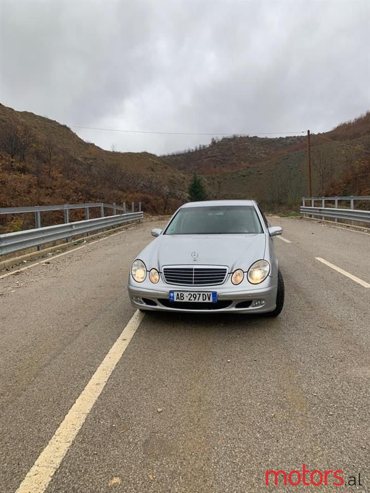 2005' Mercedes-Benz E 220 photo #6