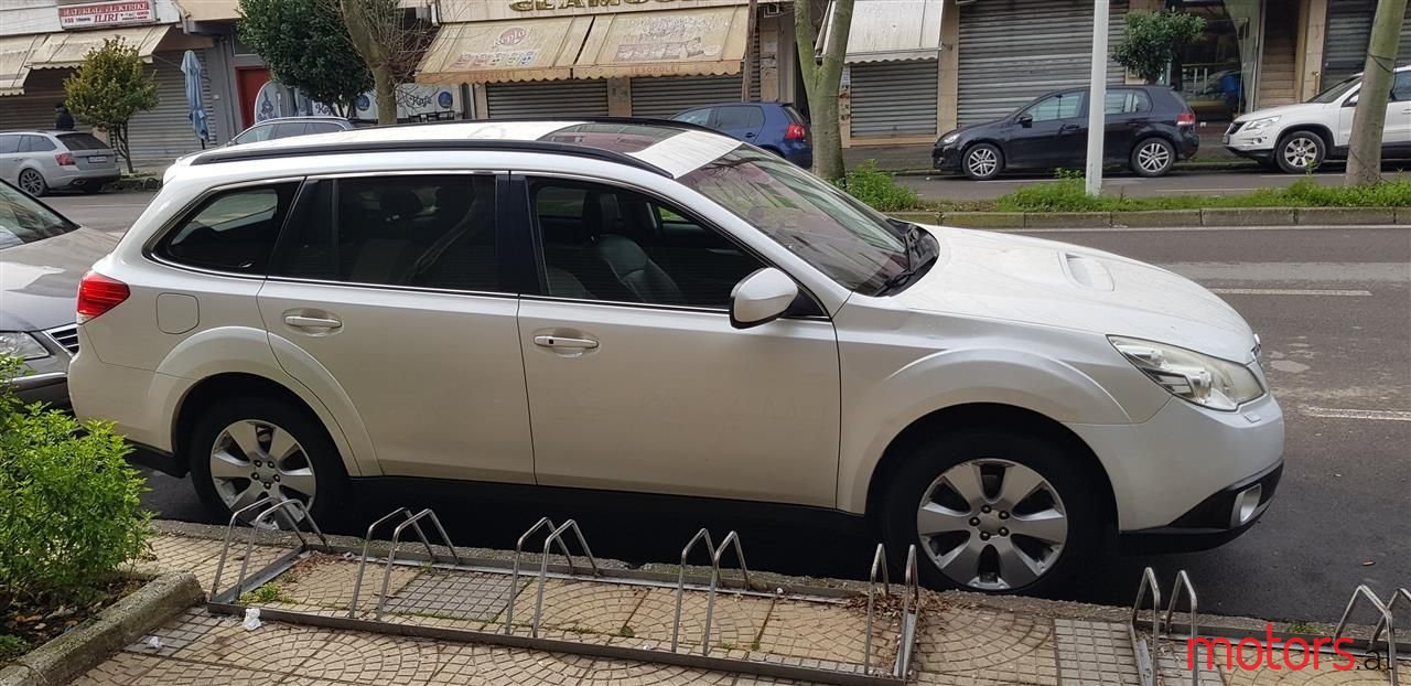 2010' Subaru Outback photo #2
